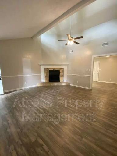 Main picture of 163 Creekwood Dr