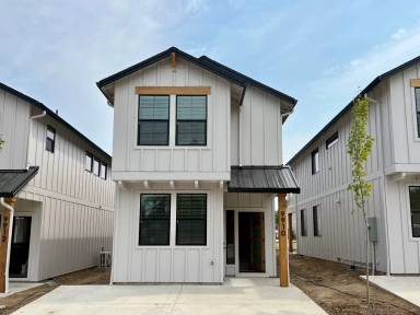 Main picture of 9910 NE 46th Ct