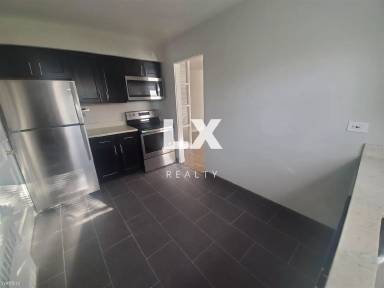 Main picture of 7363 N Sheridan Rd