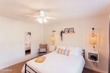 Main picture of 100 Buttercup Way