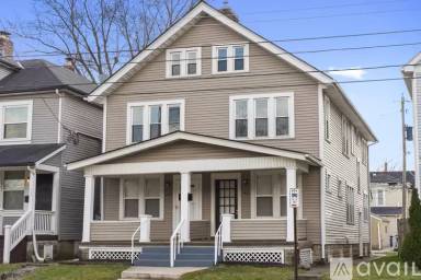 Main picture of 685 E Whittier St