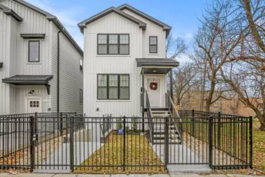 Main picture of 6412 S Champlain Ave
