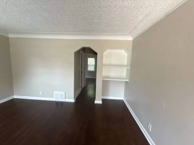 Main picture of 10863 Marne St