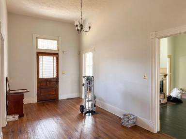 Main picture of 1119 College St