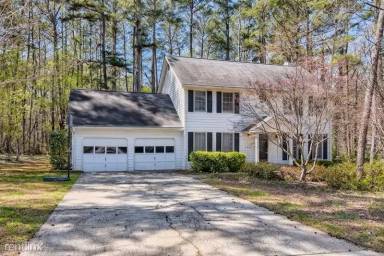 Main picture of 551 Banks Rd E
