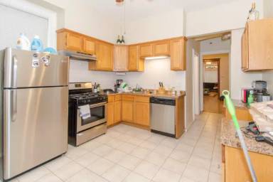 Main picture of 3727 N Marshfield Ave