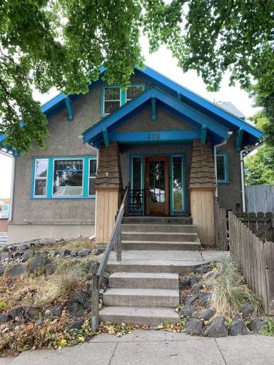 Main picture of 202 E 7th St