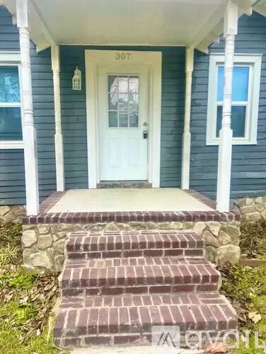 Main picture of 307 Winston St