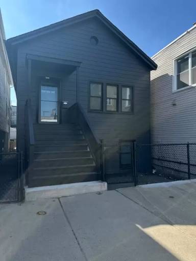 Main picture of 1221 W Grand Ave