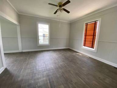 Main picture of 5 Silver St SW