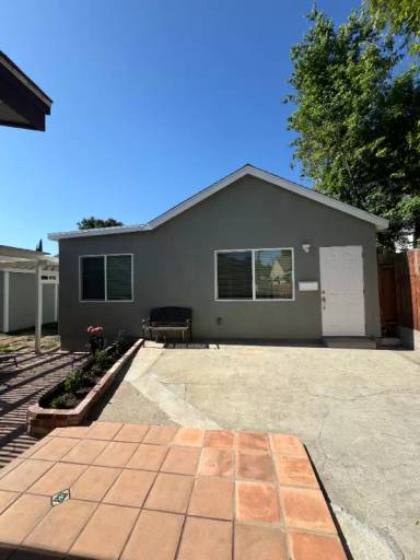 Main picture of 3051 Evelyn St