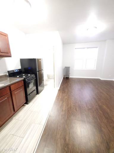 Main picture of 5710 N Winthrop Ave