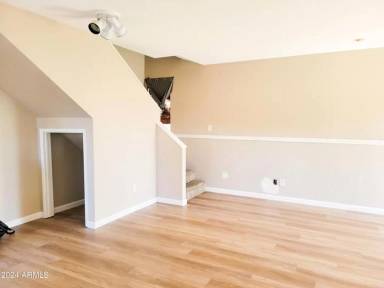 Main picture of 2689 E Oakleaf Dr