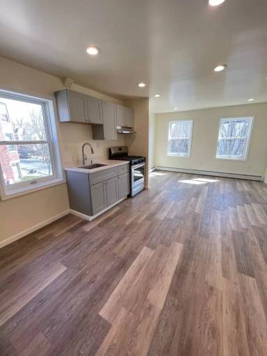 Main picture of 17 Dubois St