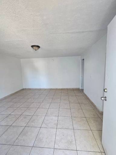 Main picture of 5911 W Lamar Rd