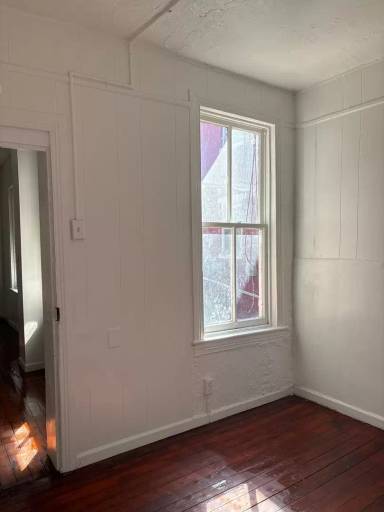 Main picture of 527 S Queen St