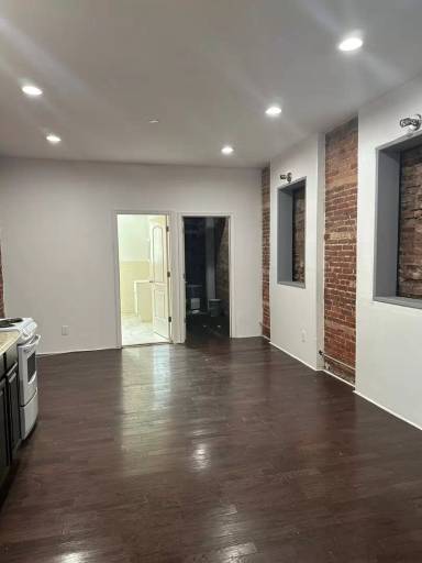 Main picture of 817 E Baltimore St