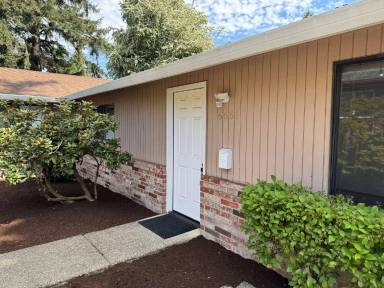 Main picture of 6651 E Burnside St