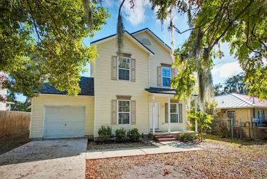 Main picture of 1217 Clock St
