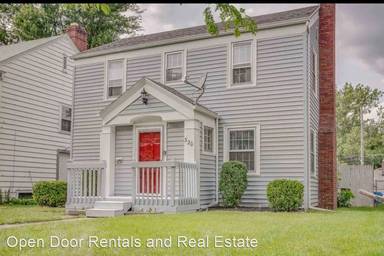 Main picture of 320 W Oakdale Dr