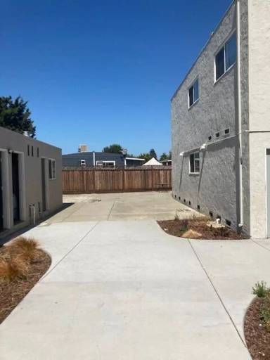 Main picture of 929 Tamarack Ln