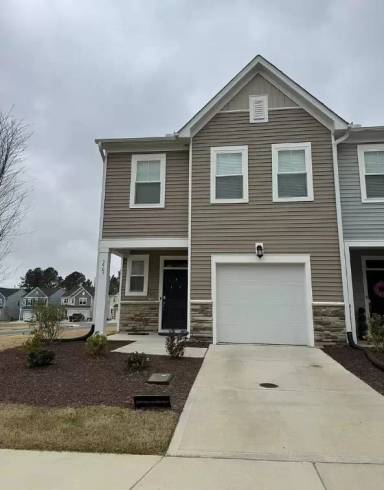 Main picture of Triple Crown Community