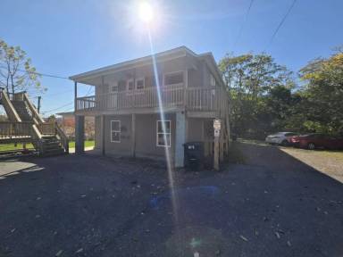 Main picture of 135 E Mechanic St