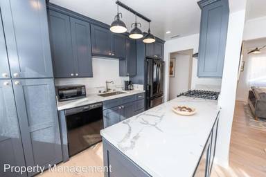Main picture of 643 Broadway St