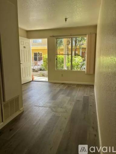 Main picture of 212 S Orange Ave