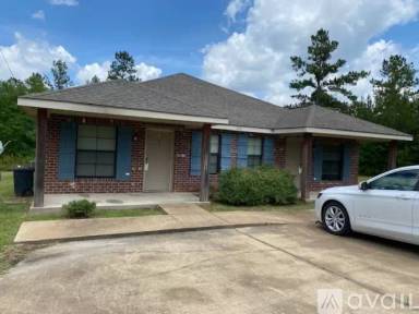 Main picture of 220 Rogers Loop