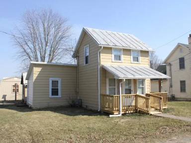 Main picture of 208 N School St