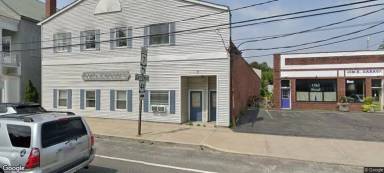 Main picture of 31 Railroad St