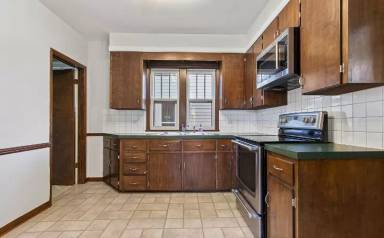 Main picture of 143 E 22nd St