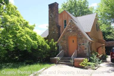 Main picture of 2022 E Court St