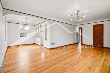 Main picture of 4929 N Raleigh St
