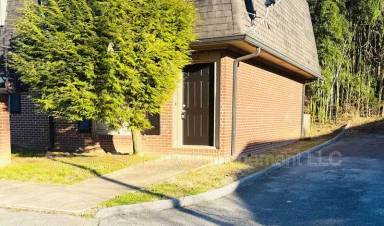 Main picture of 2410 Lyndon Ave