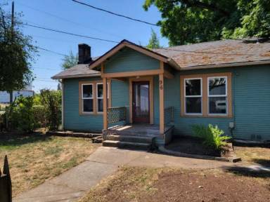 Main picture of 96 1/2 N Grand St