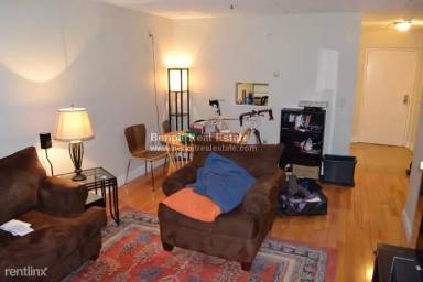 Main picture of 303 Lowell St