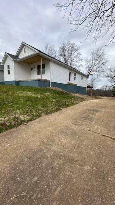 Main picture of 707 W Springfield Ave