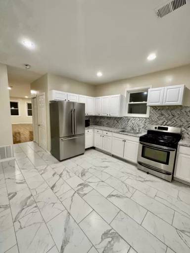 Main picture of 593 Market St