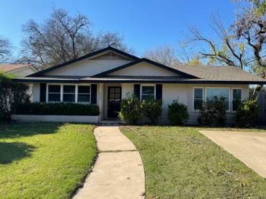 Main picture of 1936 La Porte Dr
