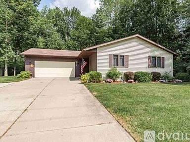 Main picture of 5400 Sturgeon Ave
