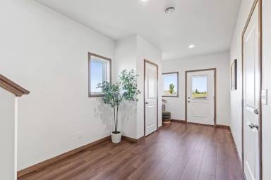 Main picture of 1008 61st Ave W