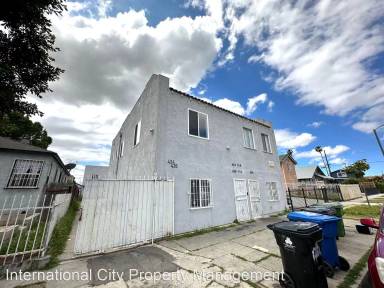 Main picture of 424 1/2 W 108th St