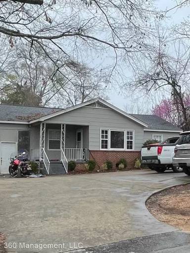 Main picture of 325 E Drake Ave