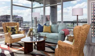 Main picture of 738 N Clark St