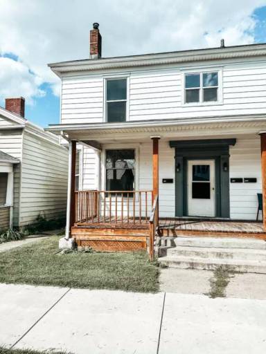 Main picture of 120 E Church St