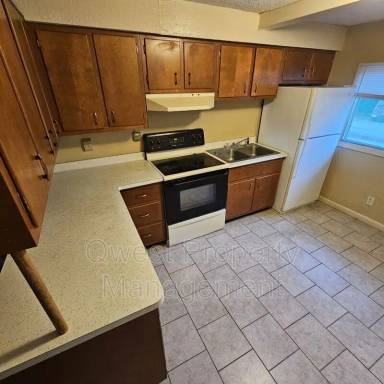 Main picture of 405 E Woodlawn Ave