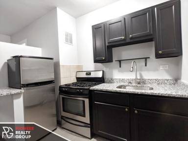 Main picture of 4555 N Malden St