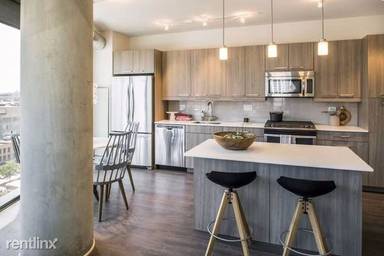 Main picture of 817 W Lake St